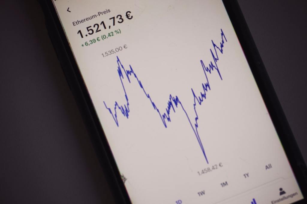 El dólar oficial cerró a $1420 mientras el blue rondó los&nbsp;$1430